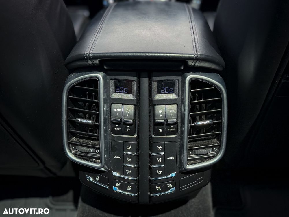 Porsche Cayenne Turbo S Tiptronic S - 34