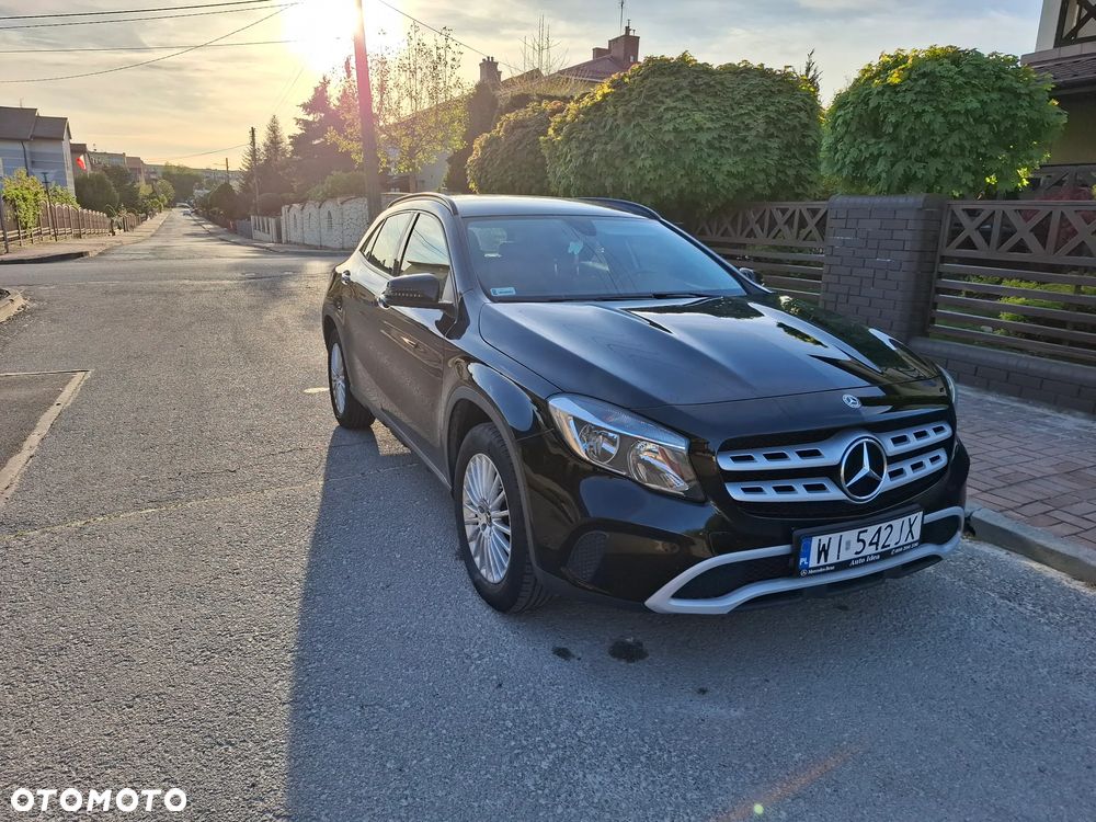 Mercedes-Benz GLA 180 - 1