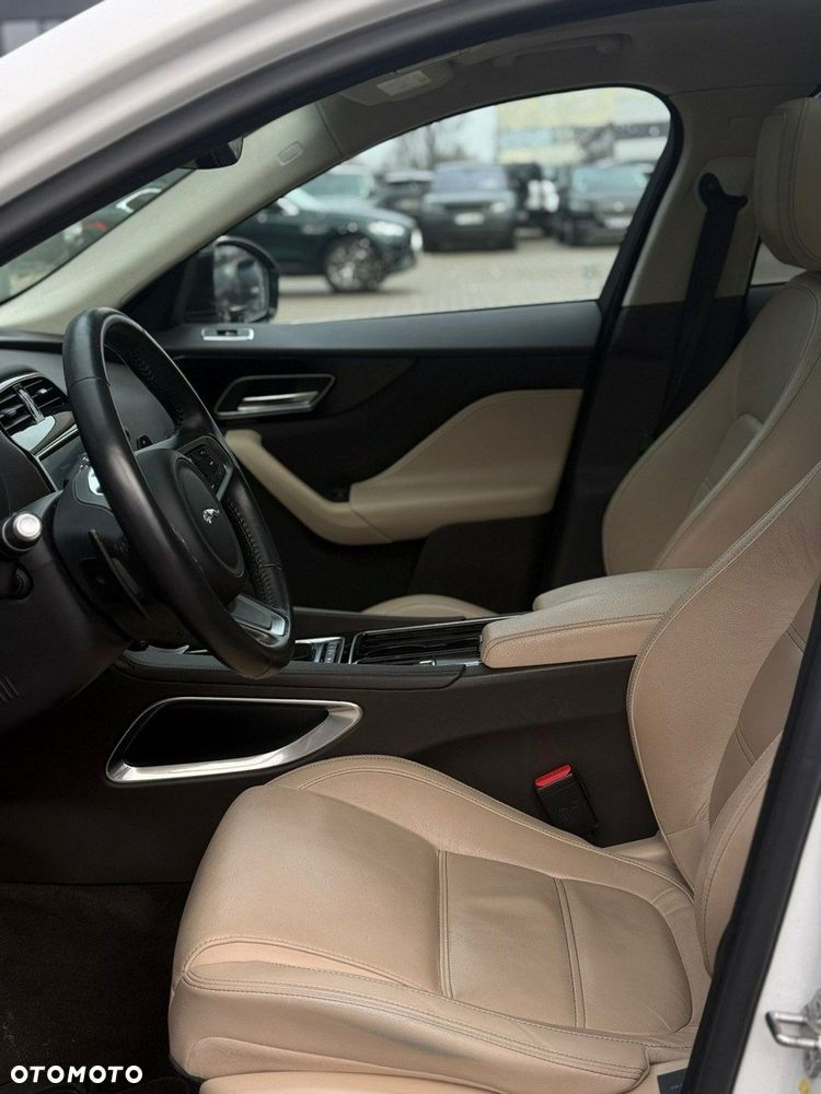 Jaguar F-Pace - 16