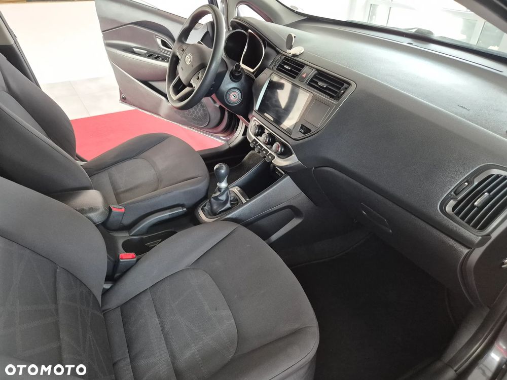 Kia Rio - 10