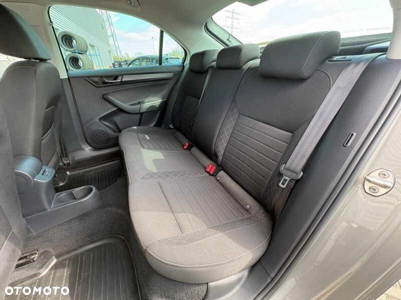 Skoda RAPID 1.0 TSI Style DSG - 17