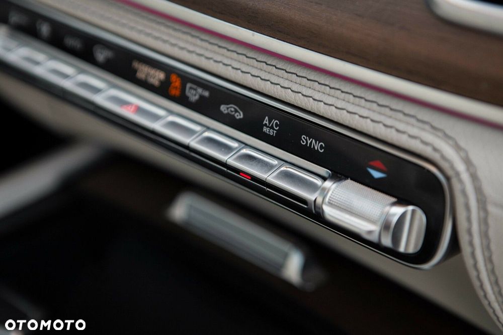 Mercedes-Benz GLS - 32