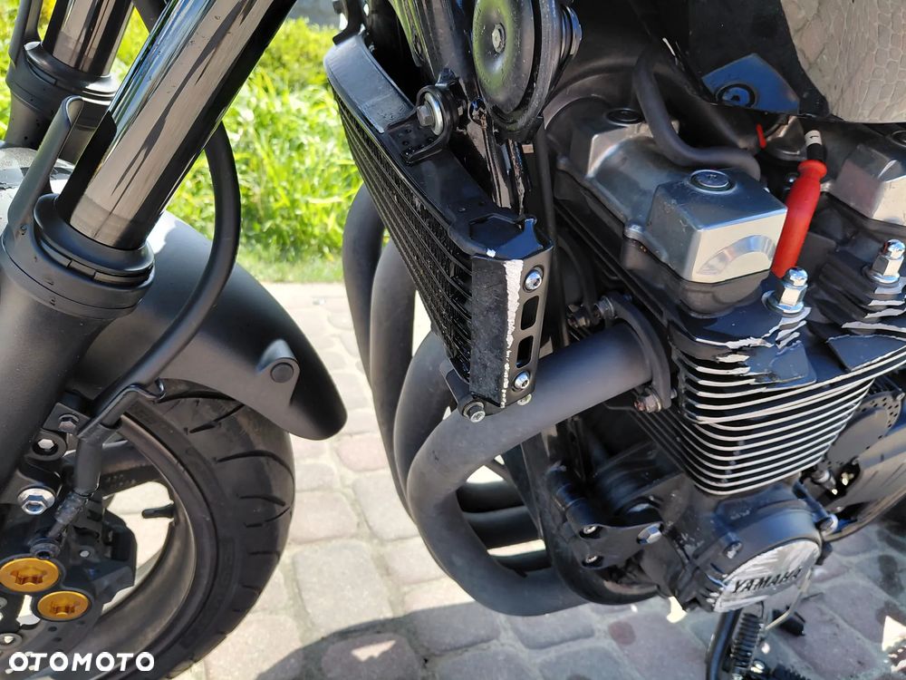 Yamaha XJR - 11