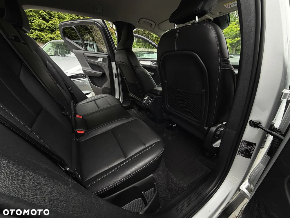 Volvo XC 40 D4 SCR AWD Momentum - 17