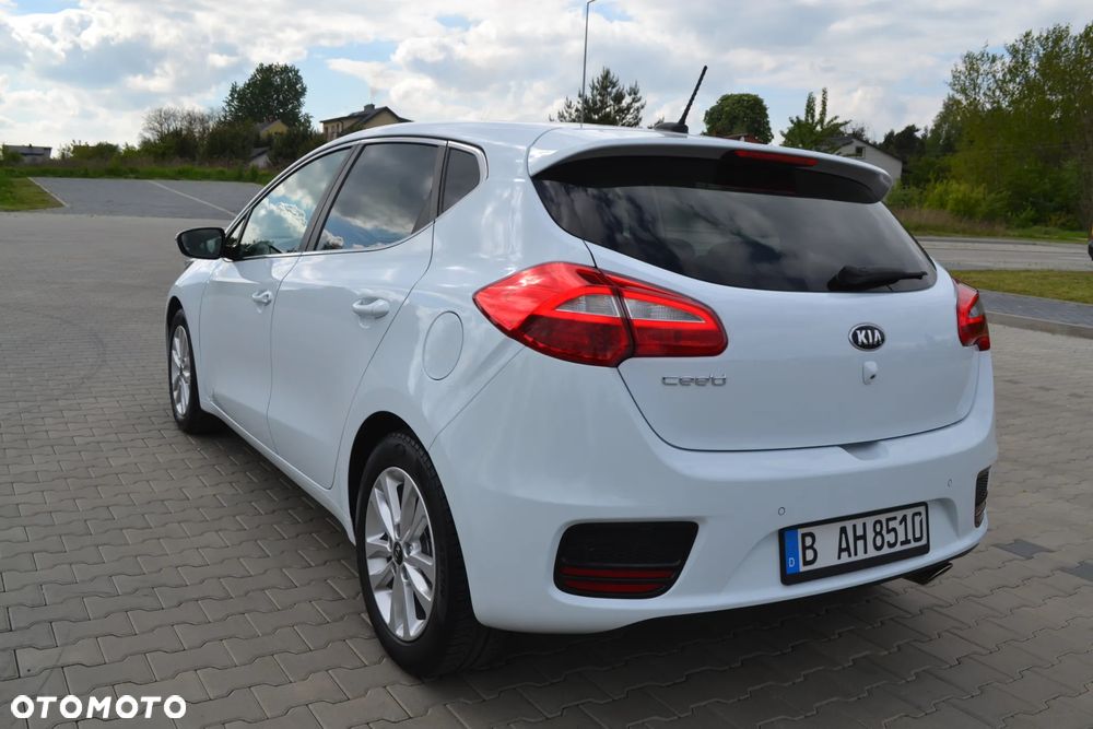Kia Ceed - 11