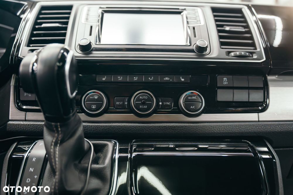 Volkswagen Multivan - 18