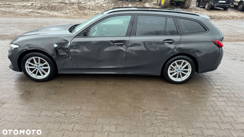 BMW Seria 3 320e PHEV sport - 3