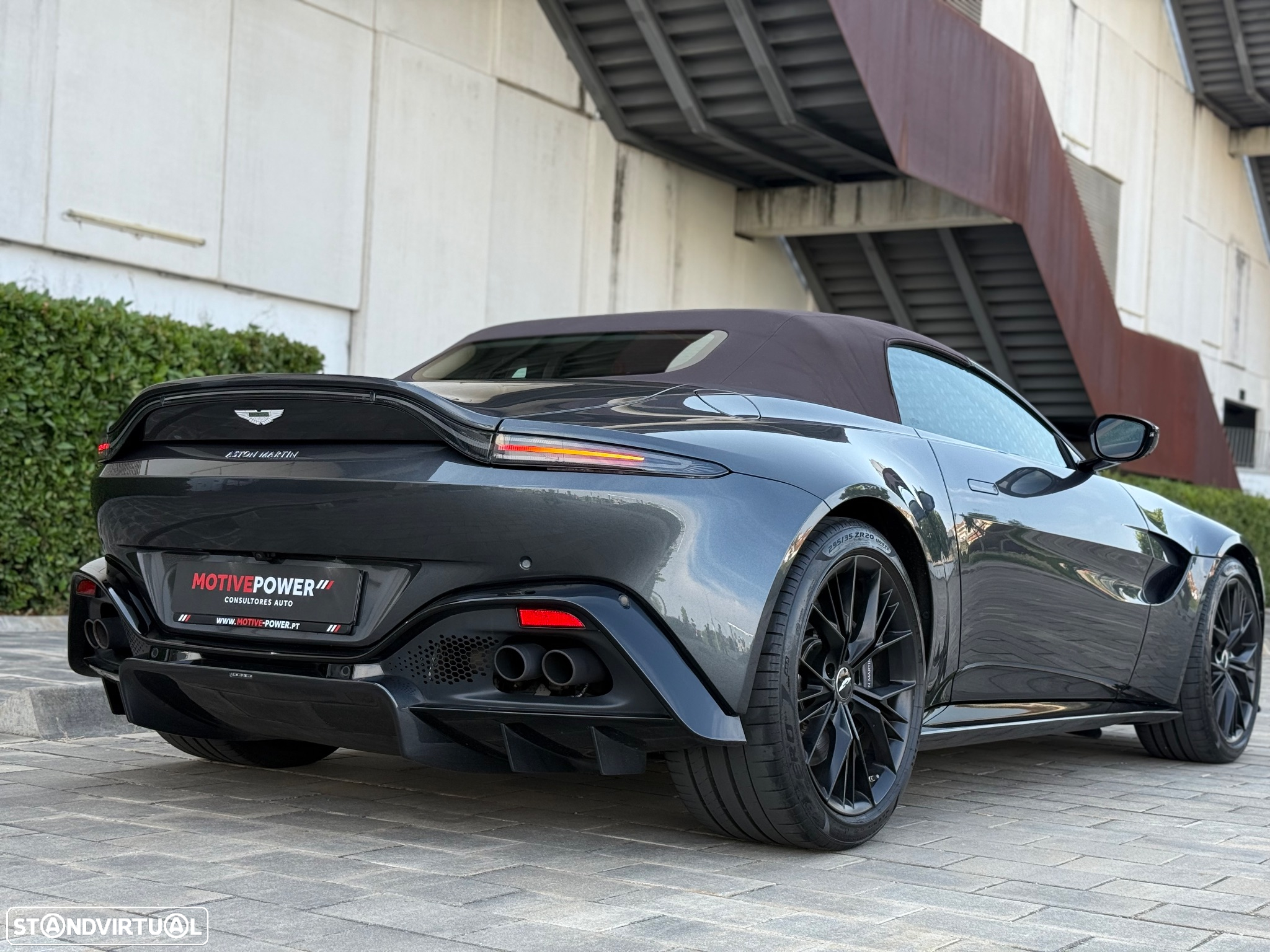 Aston Martin Vantage Roadster V8 - 17
