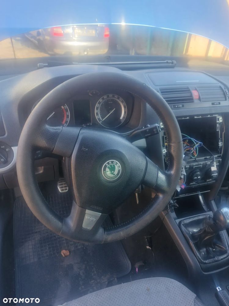 Skoda Octavia II RS (kombi): pojazd na części: maska, zderzak, drzwi, szyby, lusterka, chłodnica ... - 21