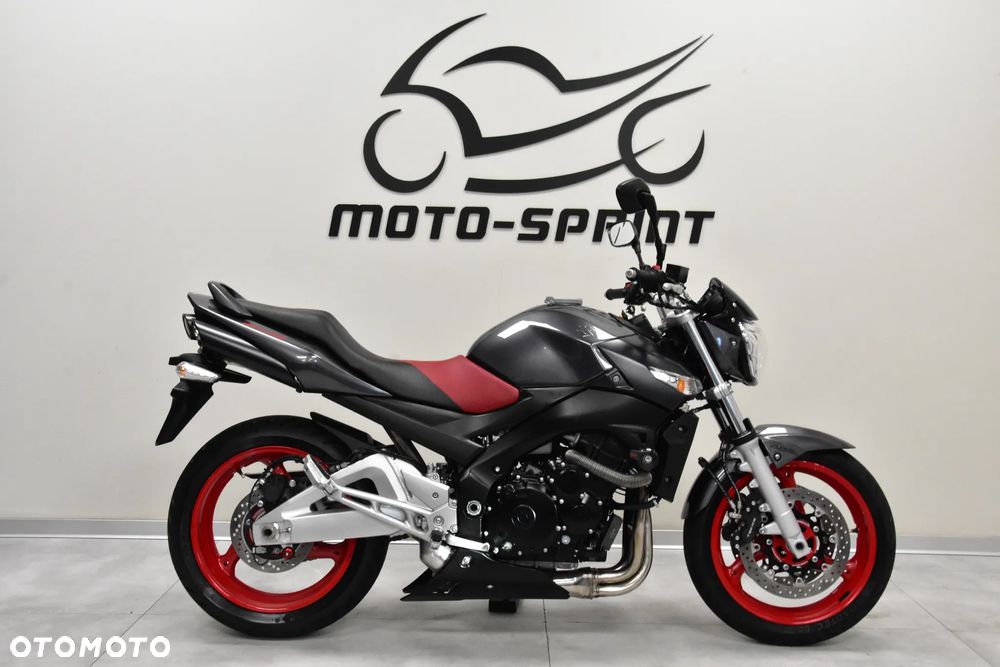 Suzuki GSR - 2