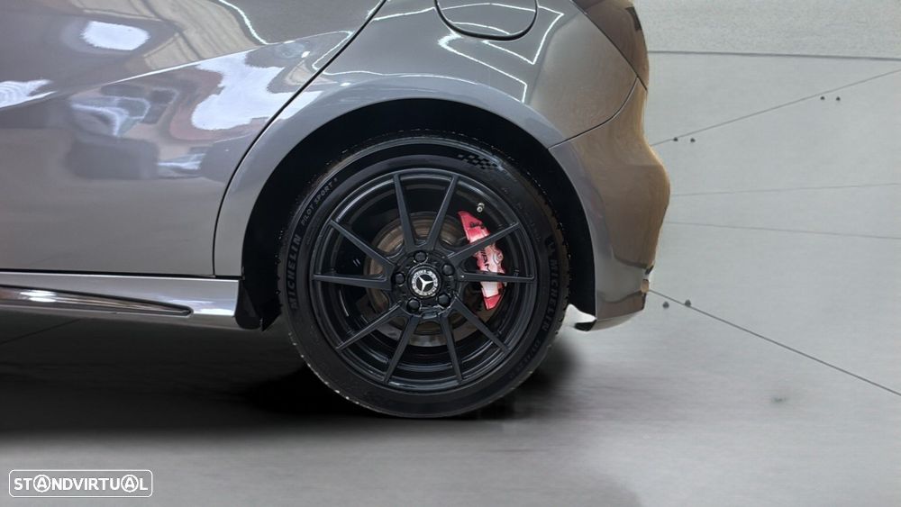 Mercedes-Benz A 200 d AMG Line - 18