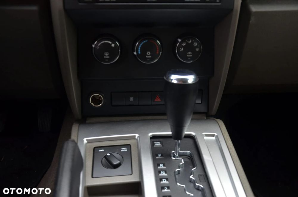 Dodge Nitro 3.7 V6 SLT - 23