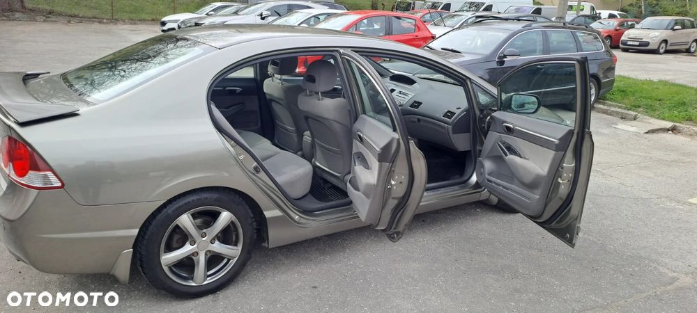 Honda Civic 1.8 Executive - 9