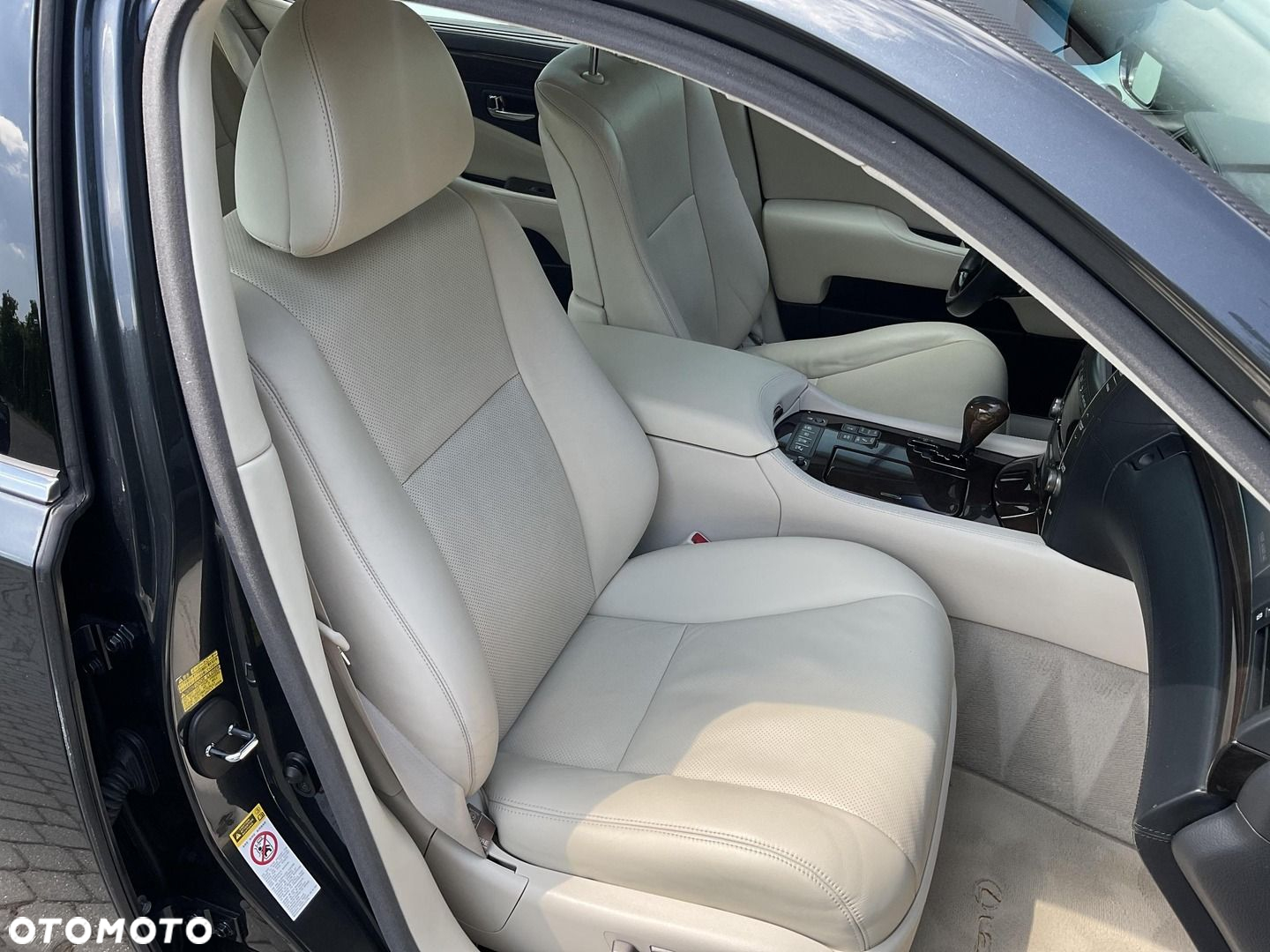 Lexus LS 600h Superior - 15