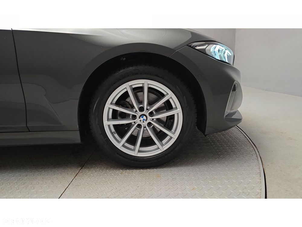 BMW Seria 3 320d xDrive mHEV - 25