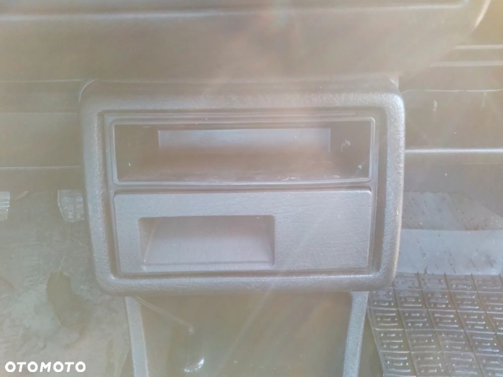 VW GOLF II  1.6 PN    BŁOTNIK PRAWY LEWY PRZÓD  LA7U - 24
