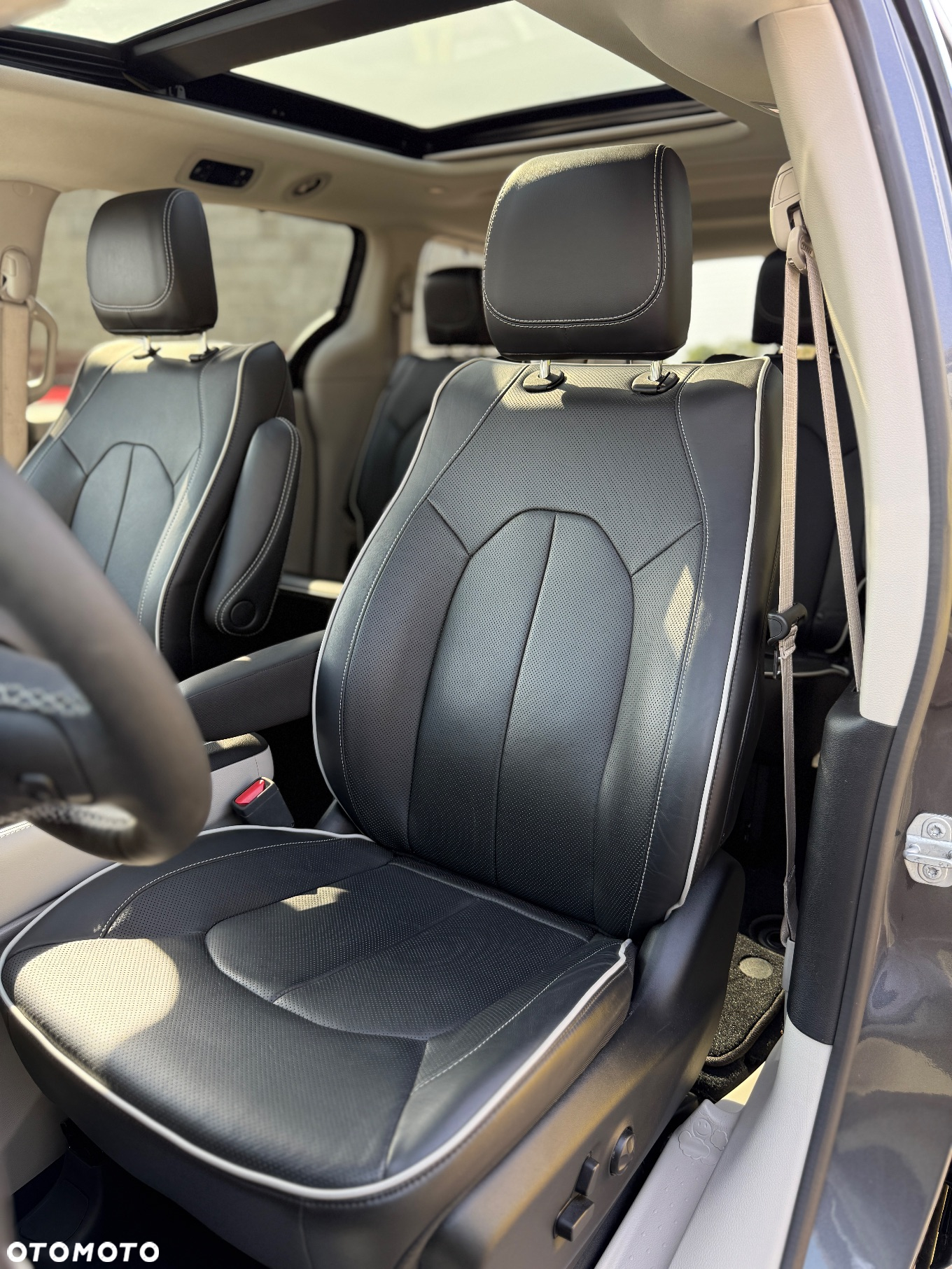 Chrysler Pacifica - 17