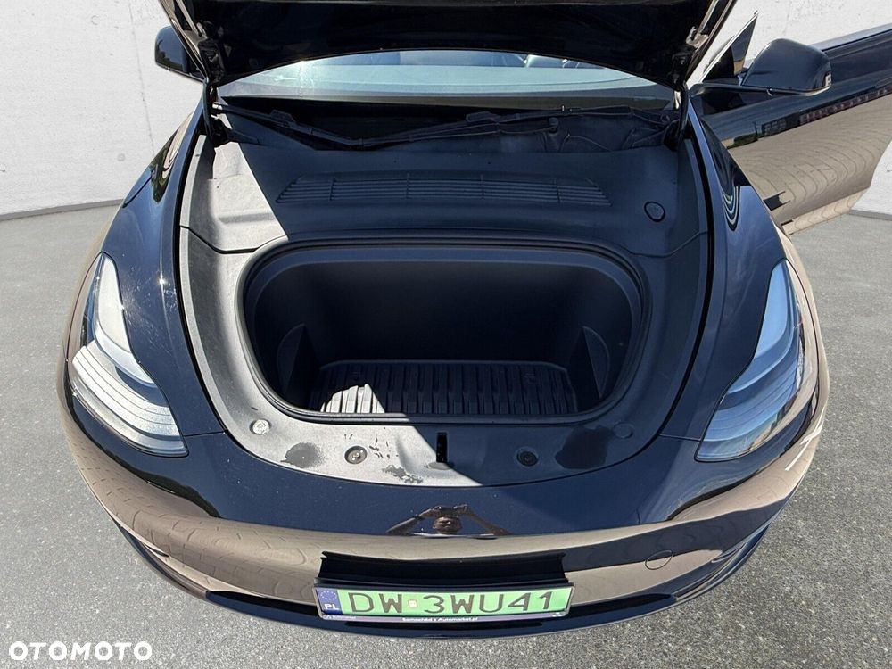 Tesla Model Y Performance AWD - 25