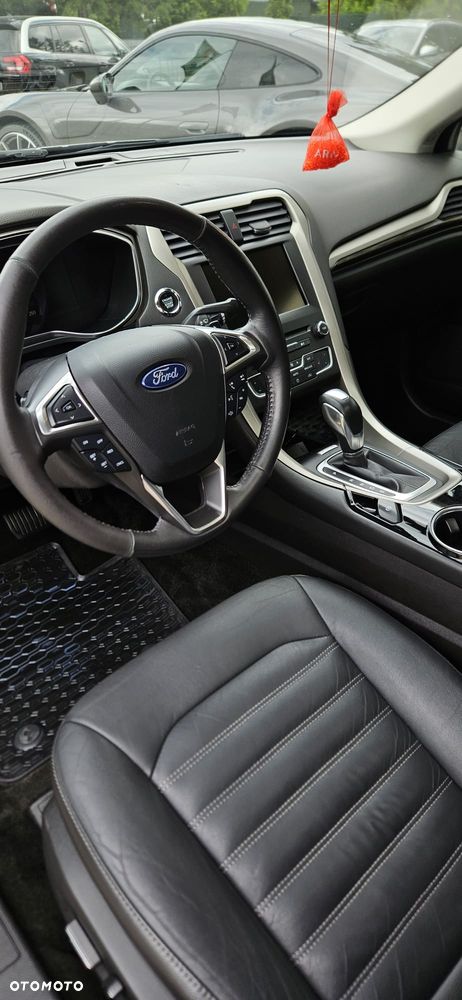 Ford Fusion - 4