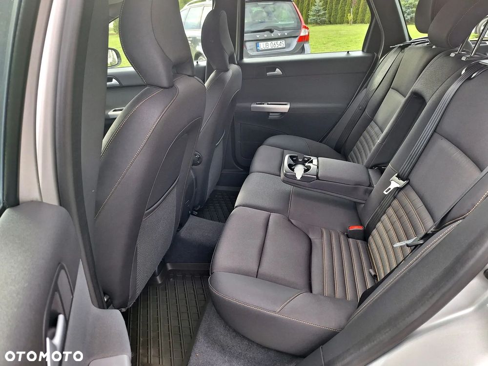 Volvo V50 1.8 Momentum - 26