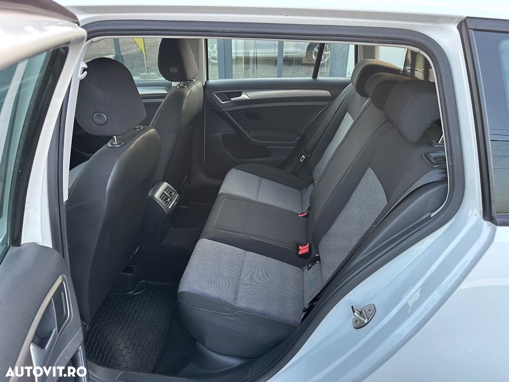 Volkswagen Golf - 13