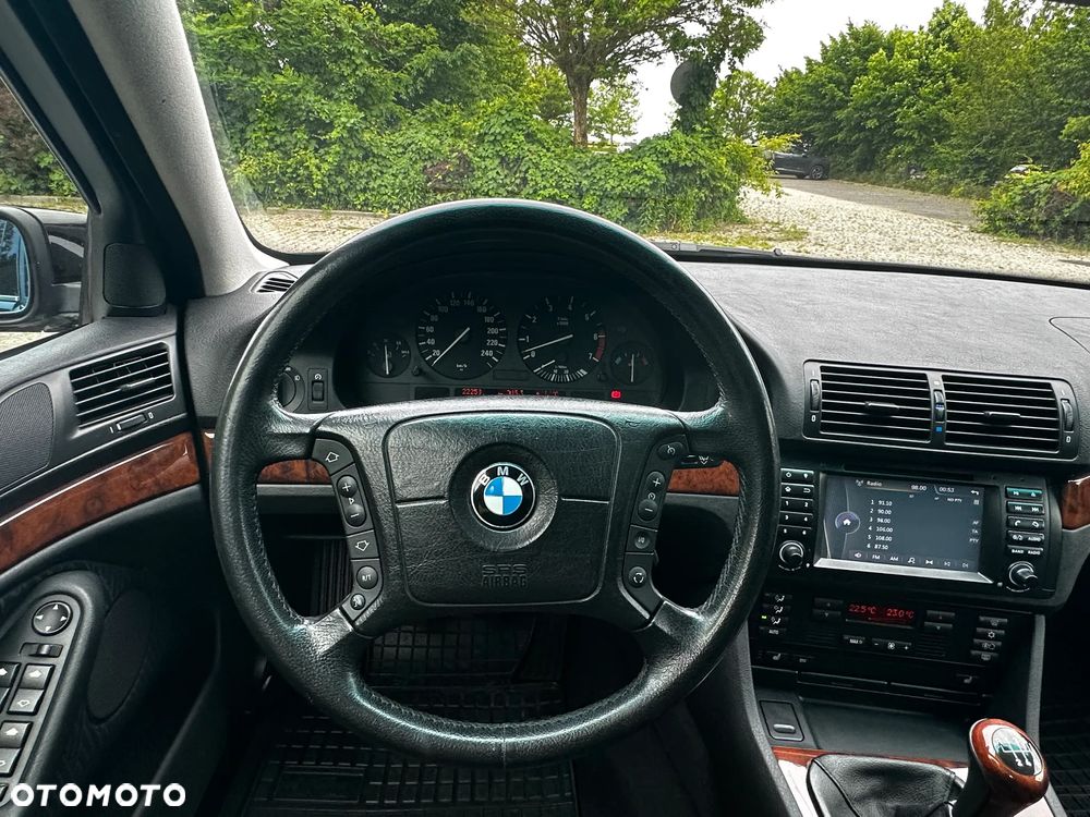 BMW Seria 5 540i - 30