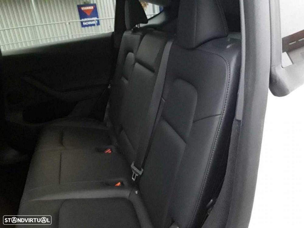 Tesla Model Y Long Range Dual Motor AWD - 4