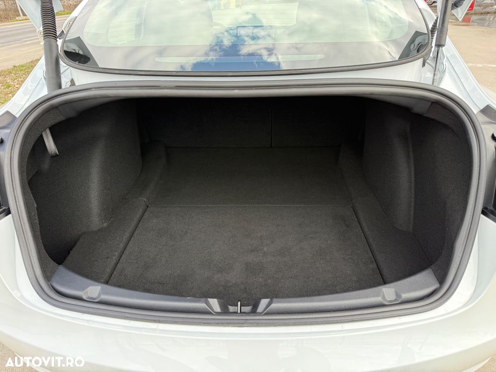Tesla Model 3 RWD - 28