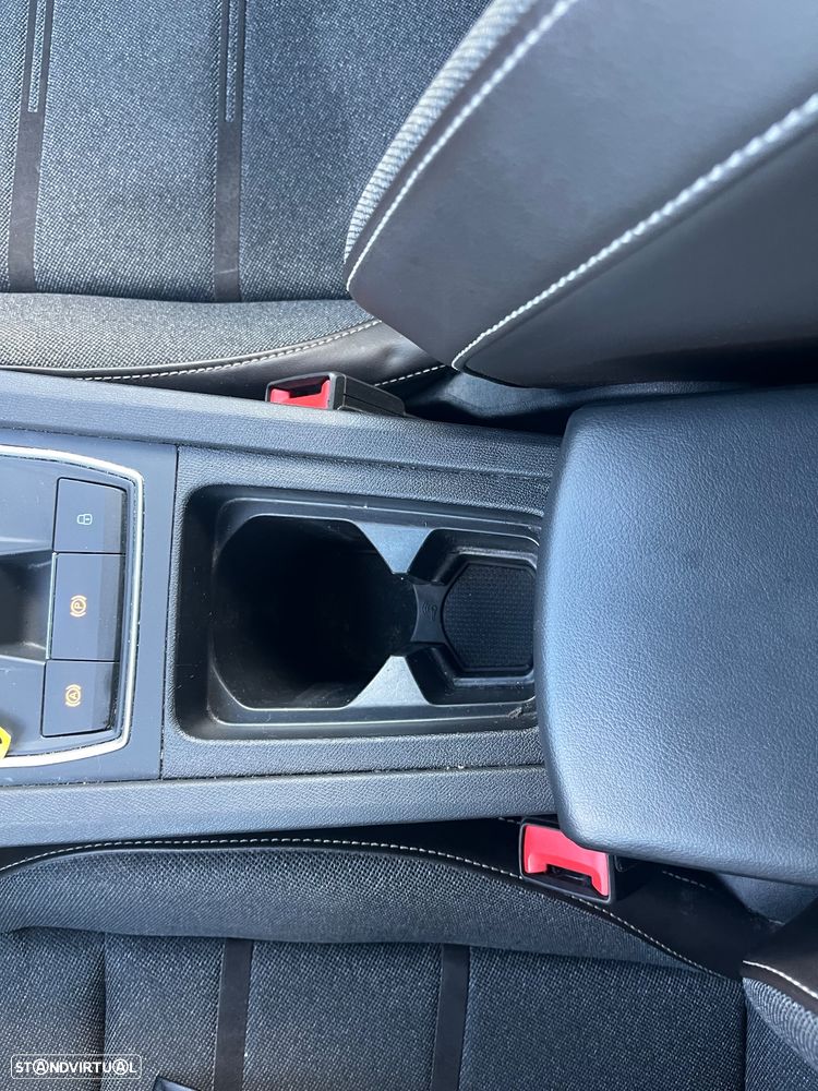 SEAT Leon 1.4 e-Hybrid Xcellence DSG - 43