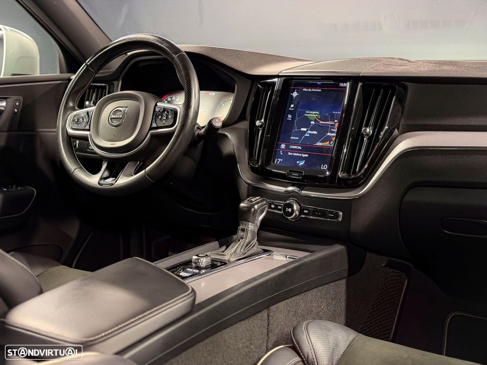 Volvo XC 60 2.0 B5 R-Design AWD - 5