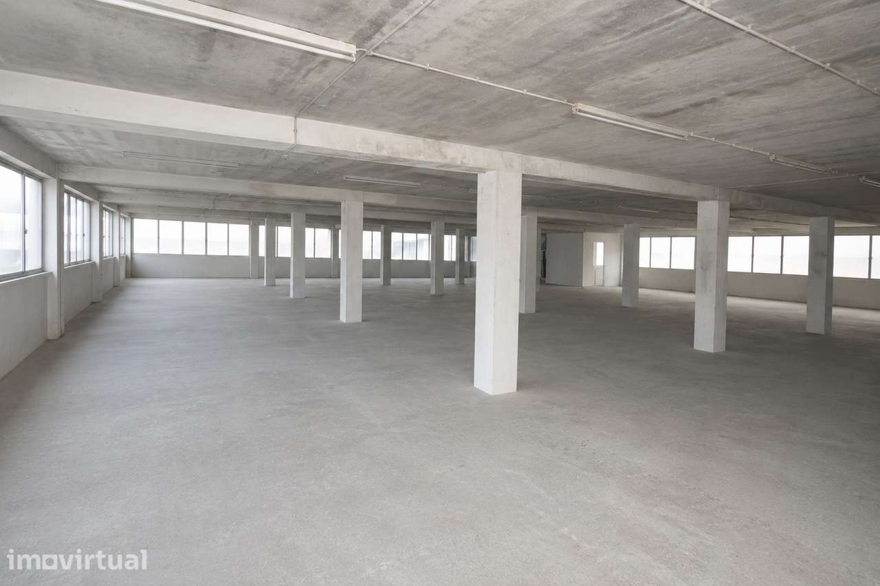 EDIFÍCIO EMPRESARIAL PARA ARRENDAMENTO - Grande imagem: 2/7