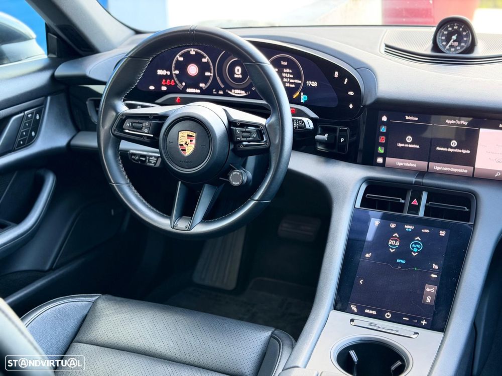 Porsche Taycan Cross Turismo 4S - 41