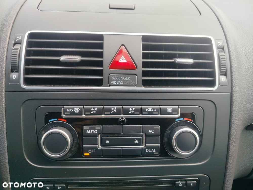 Volkswagen Touran - 26