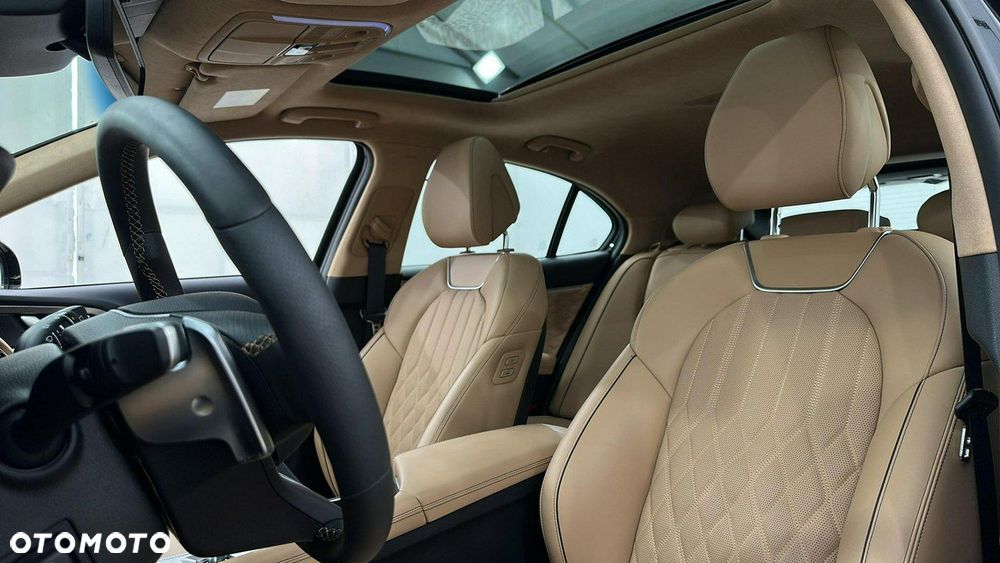 Genesis G70 - 16