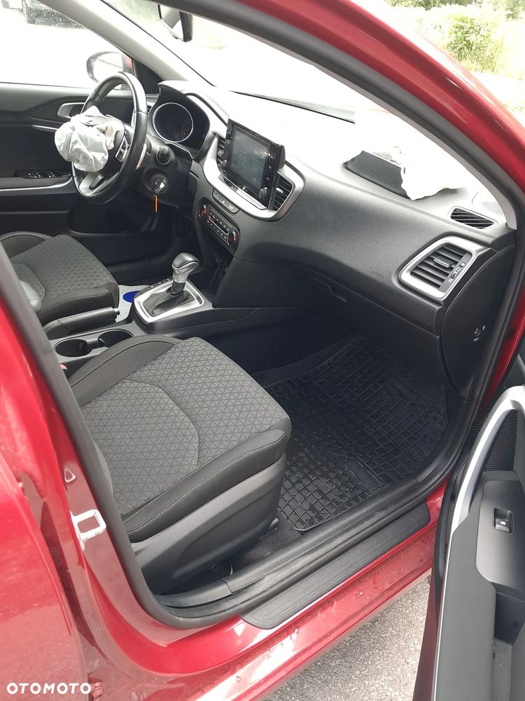 Kia Ceed - 11