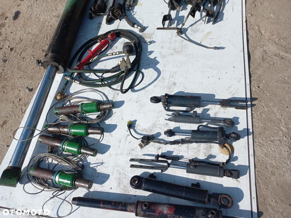 Siłowniki hydrauliczne ,siłownik elektryczny , rury wysypu 45100065,45100029, serta,12719910, hydac M91,M92 ACW021162A,siłownik kabiny massey,3773719m91,tollo linear LA14,quivogne VER04528, 0.9123,330.4 ,A4922096 ,CZUJNIK NACISKU OSI LOAD 969-0075, HYDAC 394488, AMAZONE M80X80 SIŁOWNIK PODNOŚNIKA SAME,DEUTZ HEDRA MF 32,34,36,38,40 - 6