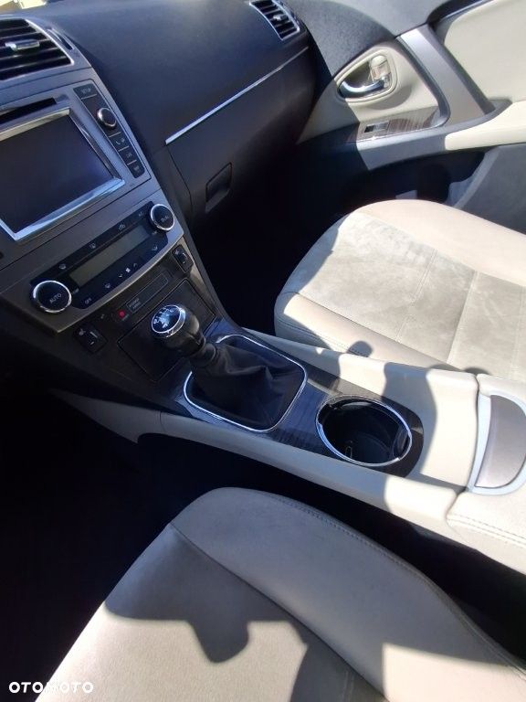 Toyota Avensis 1.8 Premium - 12