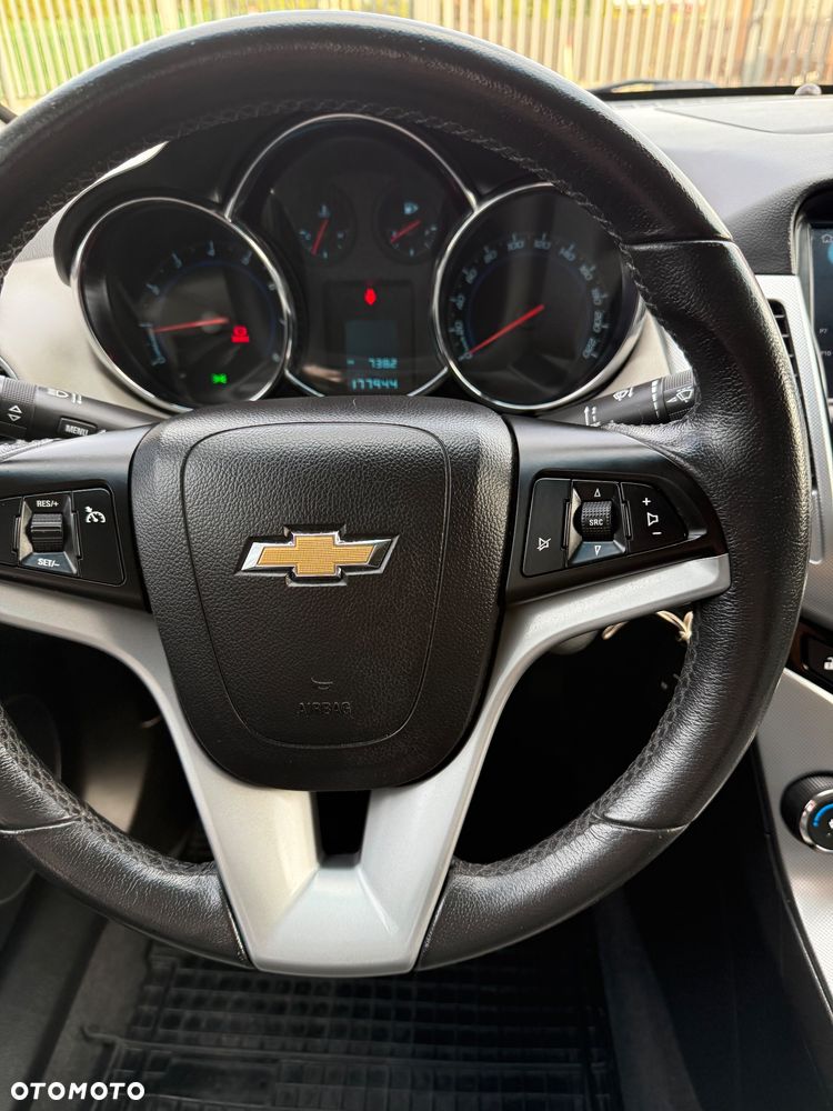 Chevrolet Cruze 1.8 LTZ - 25