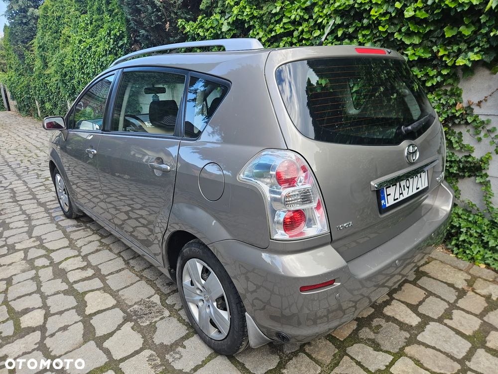 Toyota Corolla Verso - 3