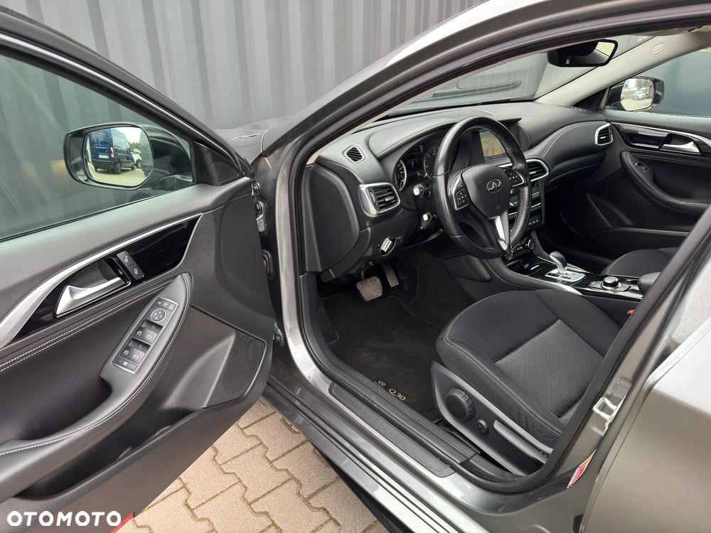 Infiniti Q30 2.2d Sport AWD 7DCT - 14