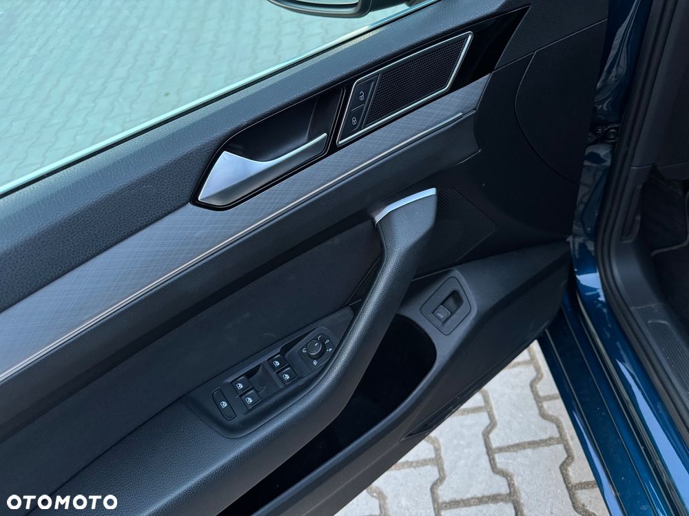 Volkswagen Passat 2.0 TDI SCR DSG Comfortline - 12