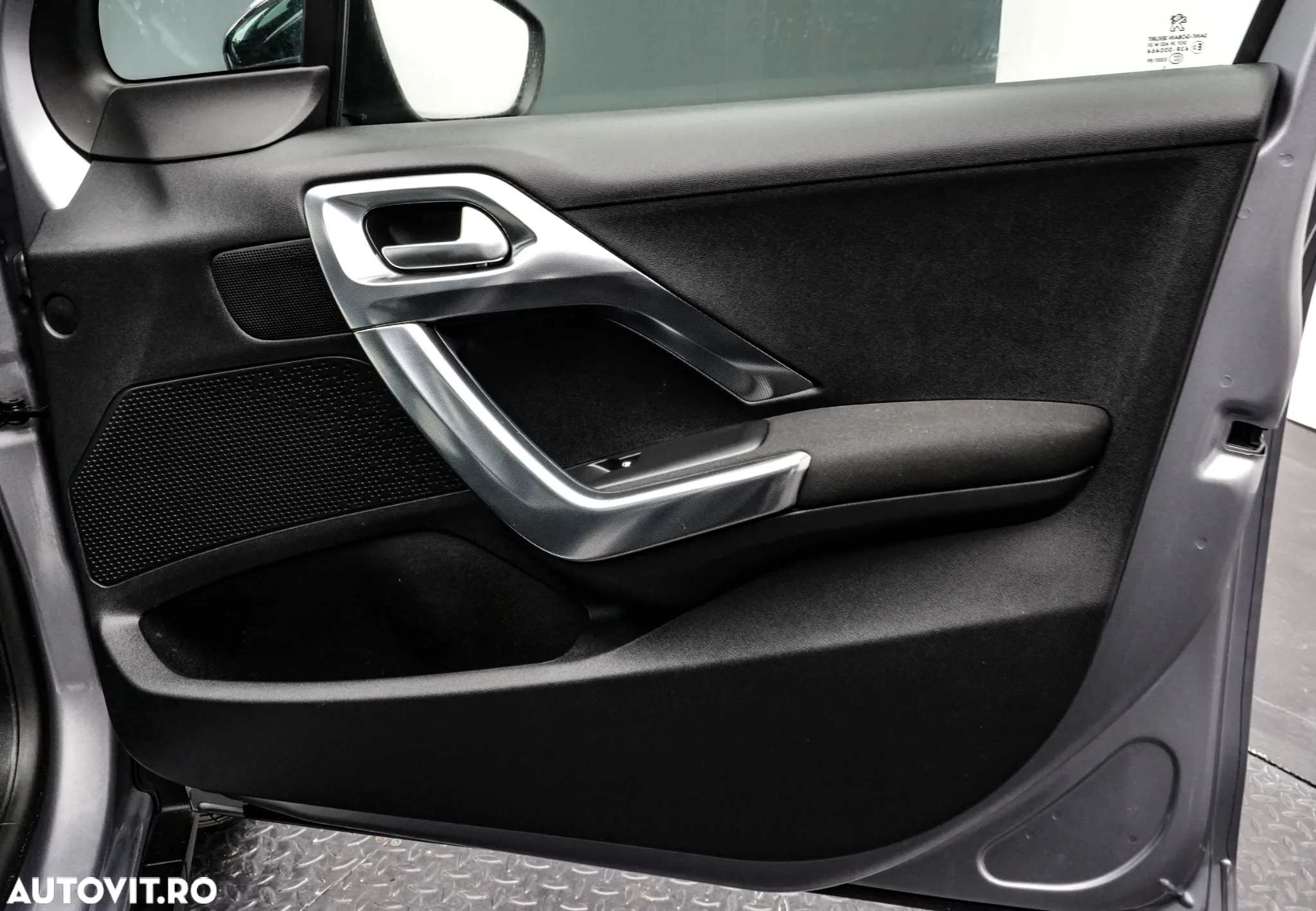Peugeot 2008 1.2 L PureTech Active - 25