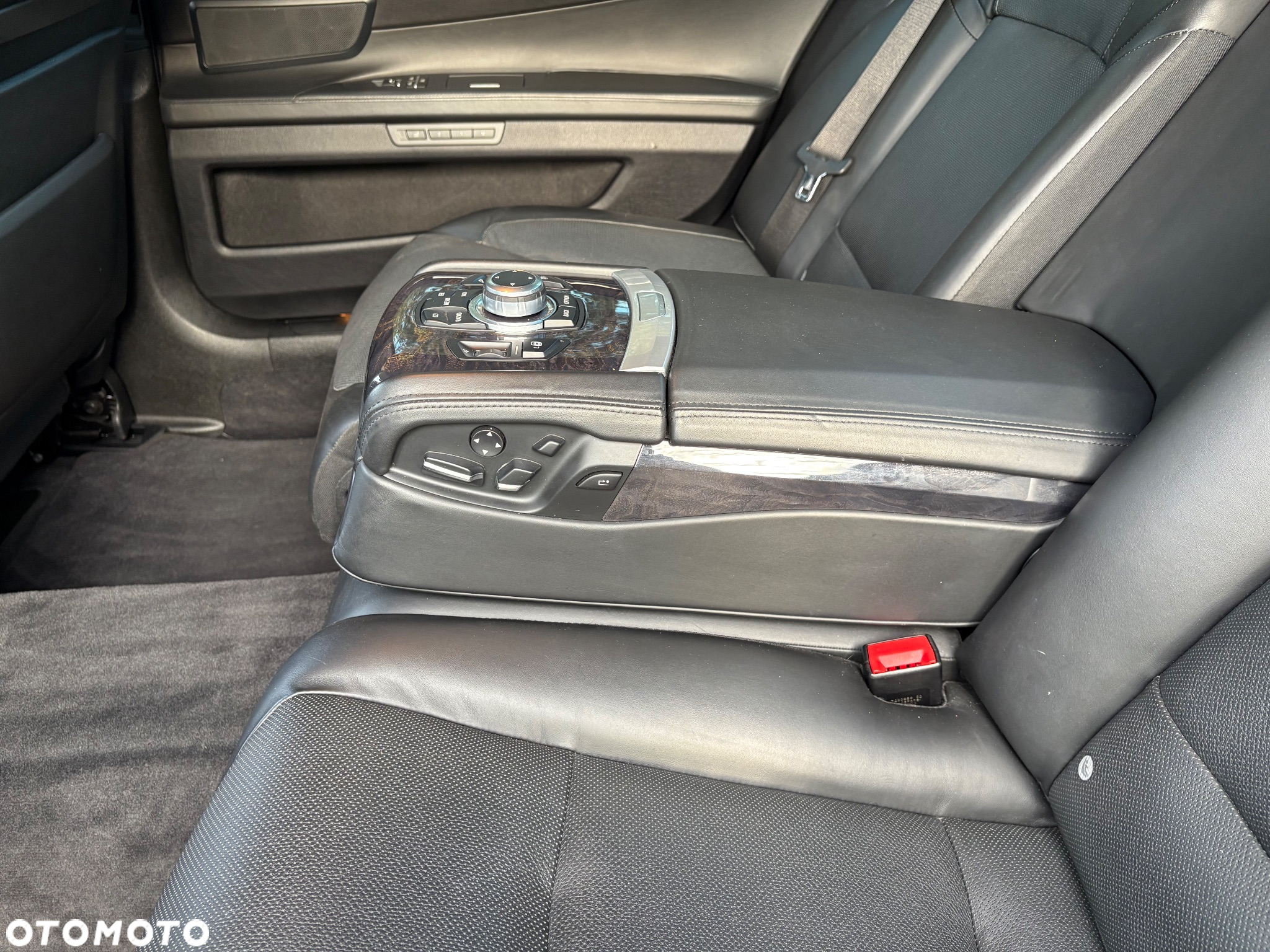 BMW Seria 7 750i L xDrive - 21