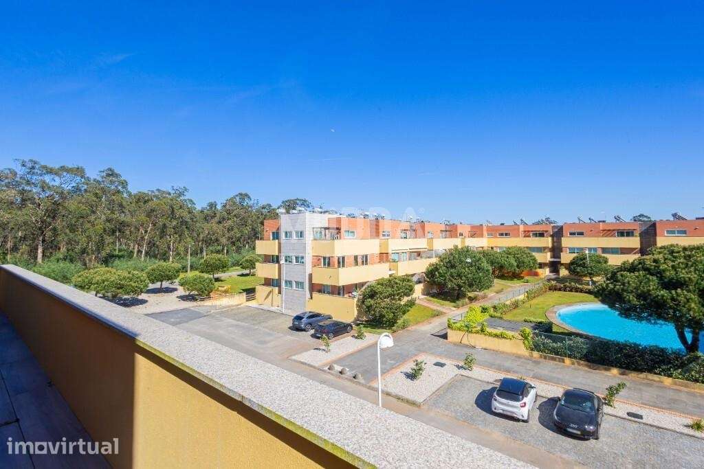 Apartamento T3 em Condomínio Fechado com Piscina e Campo de Ténis - Grande imagem: 2/23