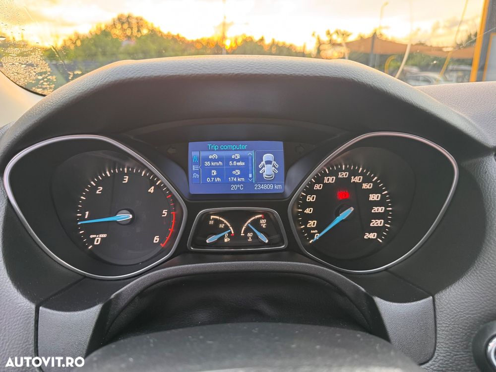 Ford Focus 1.6 TDCI DPF Titanium - 10