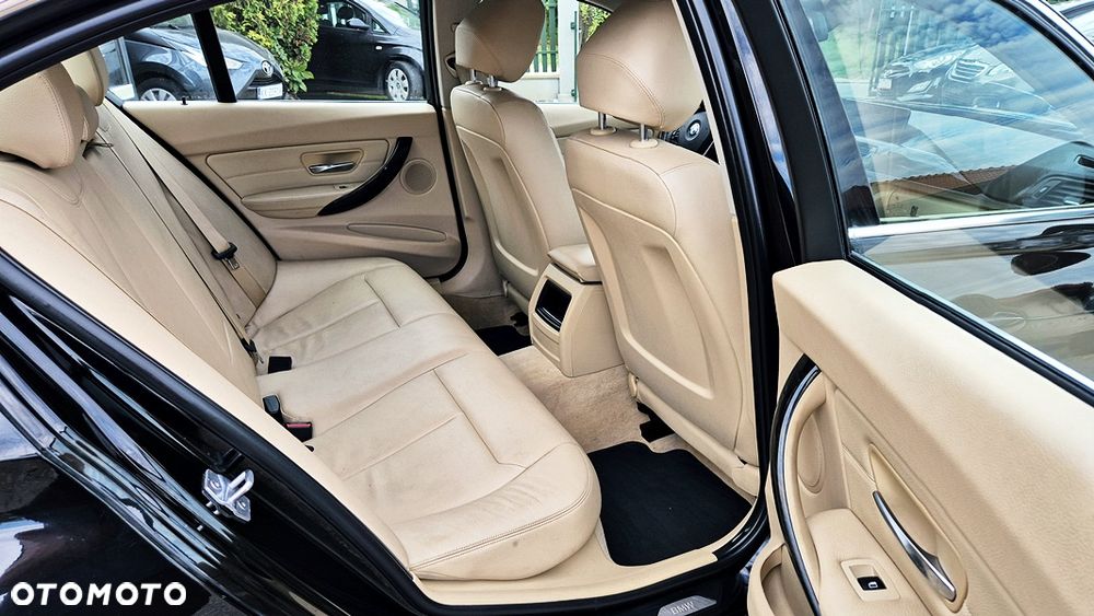 BMW Seria 3 320i Efficient Dynamics Edition Luxury Line - 33