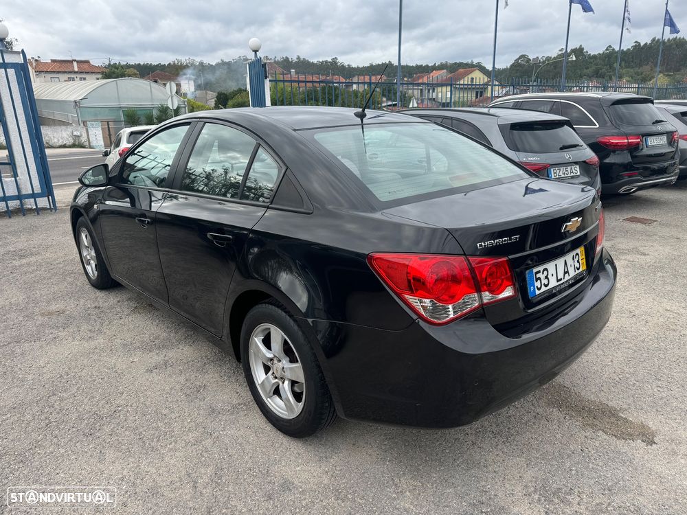 Chevrolet Cruze 1.6 LS - 26