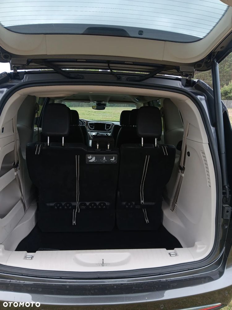 Chrysler Pacifica - 7