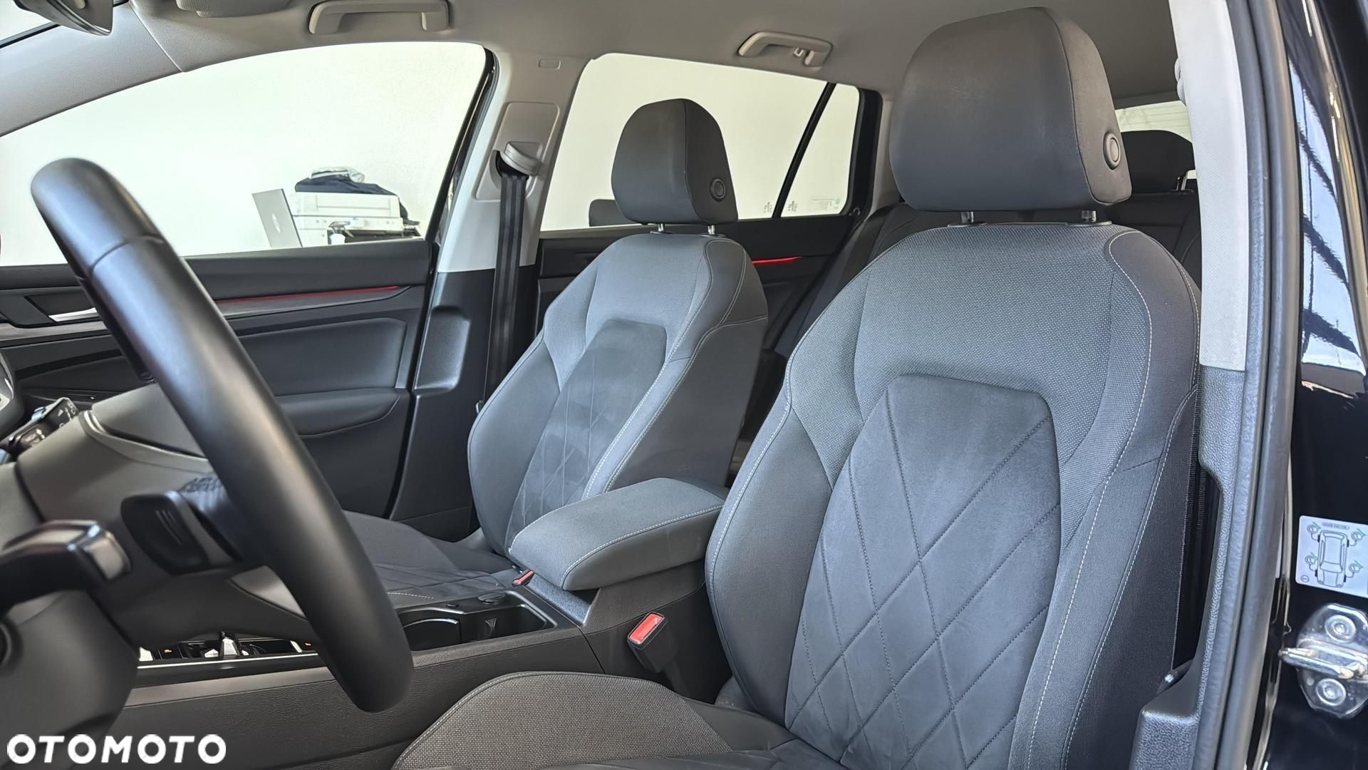 Volkswagen Golf VIII 2.0 TDI Style DSG - 13