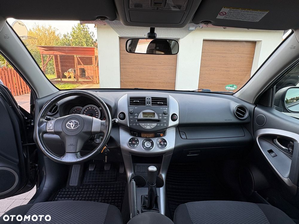 Toyota RAV4 - 8